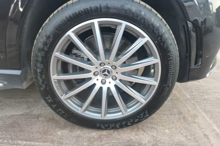 Used Mercedes-Benz GLS 2022 Second Facelift GLS 450 4MATIC Luxury Edition Right Front Wheel Hub