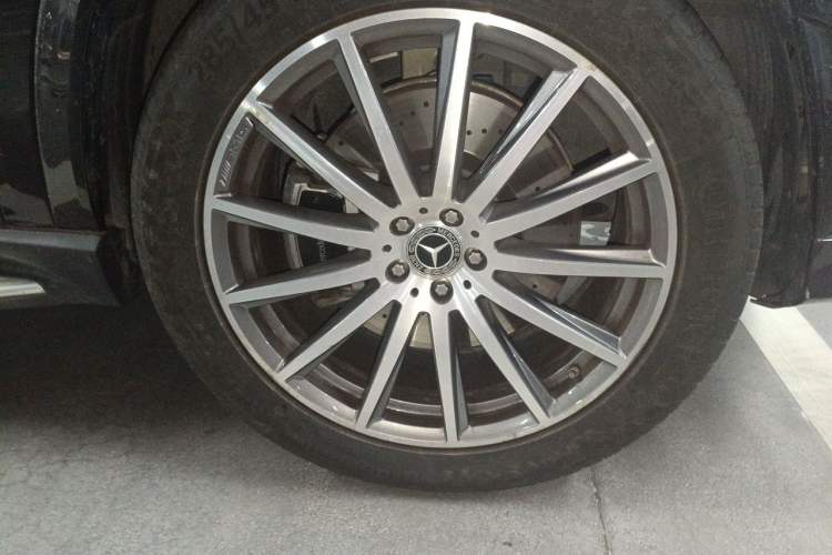 Used Mercedes-Benz GLS 2022 Second Facelift GLS 450 4MATIC Luxury Edition Right Front Wheel Hub
