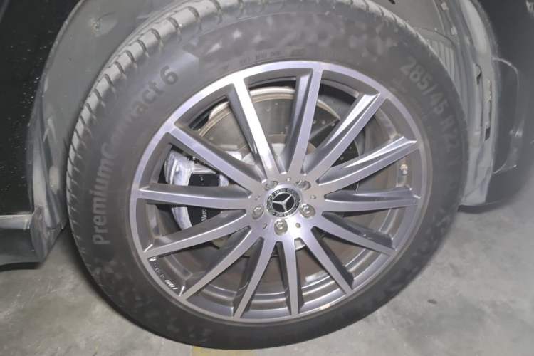 Used Mercedes-Benz GLS 2022 Second Facelift GLS 450 4MATIC Luxury Edition Right Front Wheel Hub