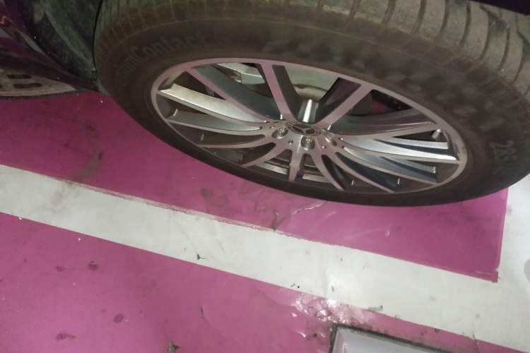 Used Mercedes-Benz GLS 2022 Second Facelift GLS 450 4MATIC Luxury Edition Right Front Wheel Hub