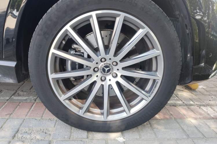 Used Mercedes-Benz GLS 2022 Second Facelift GLS 450 4MATIC Luxury Edition Right Front Wheel Hub
