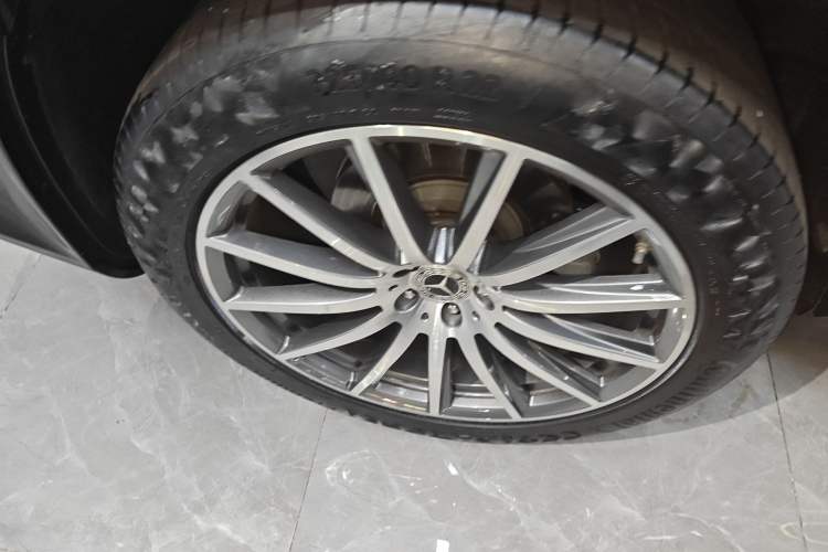 Used Mercedes-Benz GLS 2022 Second Facelift GLS 450 4MATIC Luxury Edition Right Rear Wheel Hub