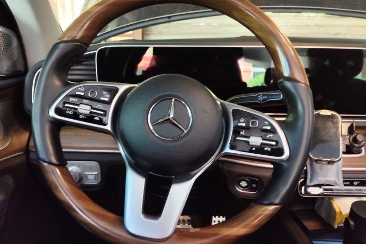 Used Mercedes-Benz GLS 2022 Second Facelift GLS 450 4MATIC Luxury Edition Steering Wheel