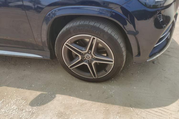 Used Mercedes-Benz GLS 2022 Second Facelift GLS 450 4MATIC Stylish Version Right Front Wheel Hub