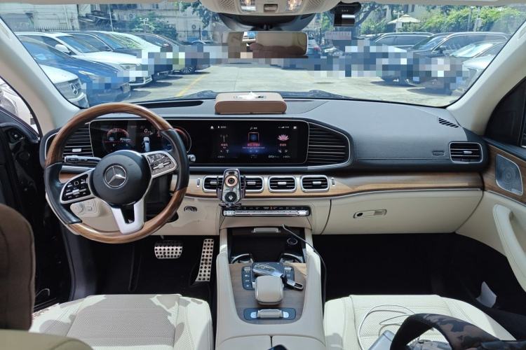 Used Mercedes-Benz GLS 2022 Second Facelift GLS 450 4MATIC Luxury Edition Center Console