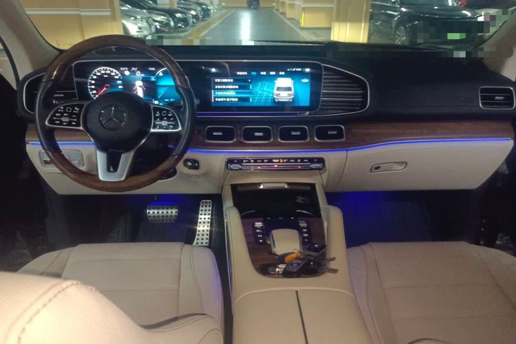 Used Mercedes-Benz GLS 2022 Second Facelift GLS 450 4MATIC Luxury Edition Center Console