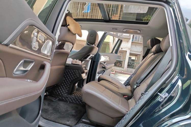 Used Mercedes-Benz GLS 2022 GLS 450 4MATIC Stylish Model Interior 4