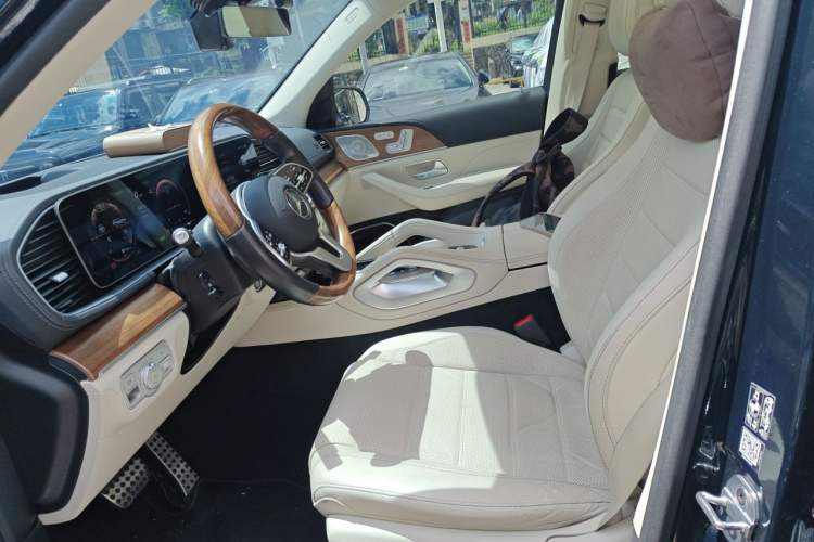 Used Mercedes-Benz GLS 2022 Second Facelift GLS 450 4MATIC Luxury Edition Left Front Seat