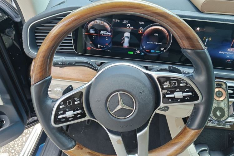Used Mercedes-Benz GLS 2022 Second Facelift GLS 450 4MATIC Luxury Edition Steering Wheel