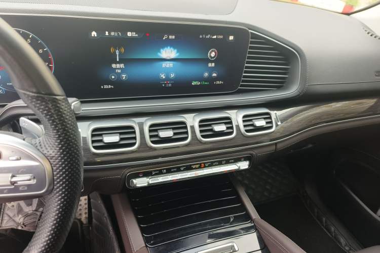 Used Mercedes-Benz GLS 2023 Second Facelift GLS 450 4MATIC Stylish Version Audio And AC Panel