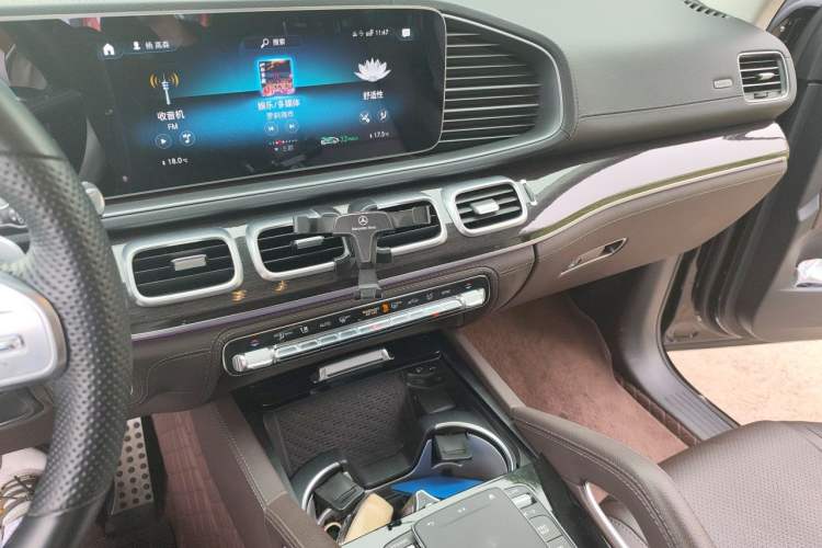 Used Mercedes-Benz GLS 2023 Second Facelift GLS 450 4MATIC Stylish Version Audio And AC Panel