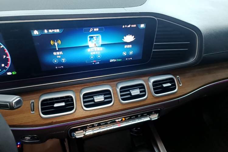 Used Mercedes-Benz GLS 2023 Second Facelift GLS 450 4MATIC Luxury Edition Audio And AC Panel