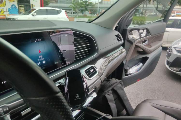 Used Mercedes-Benz GLS 2023 GLS 450 4MATIC Stylish Model Audio And AC Panel