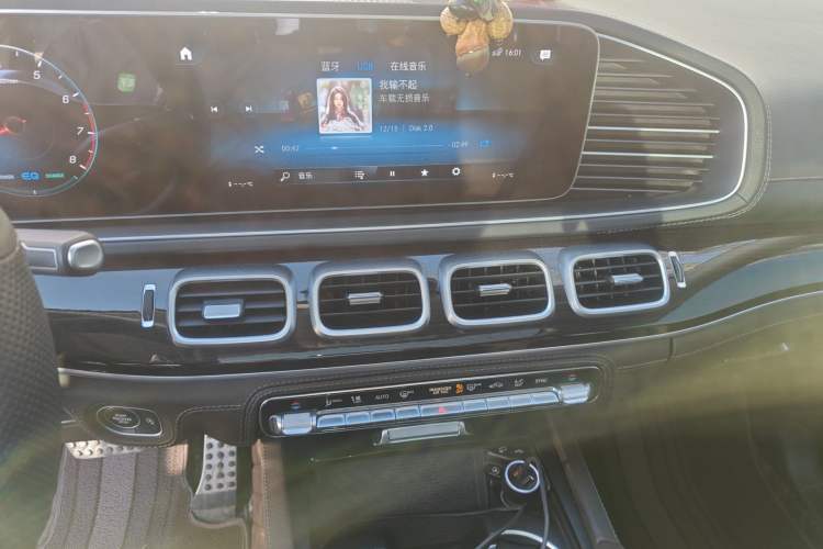 Used Mercedes-Benz GLS 2023 GLS 450 4MATIC Stylish Model Audio And AC Panel