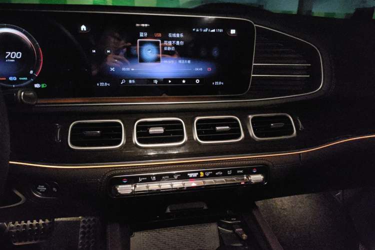 Used Mercedes-Benz GLS 2023 Second Facelift GLS 450 4MATIC Stylish Version Audio And AC Panel