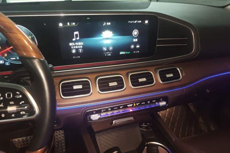 Used Mercedes-Benz GLS 2023 GLS 450 4MATIC Luxury Model Audio And AC Panel
