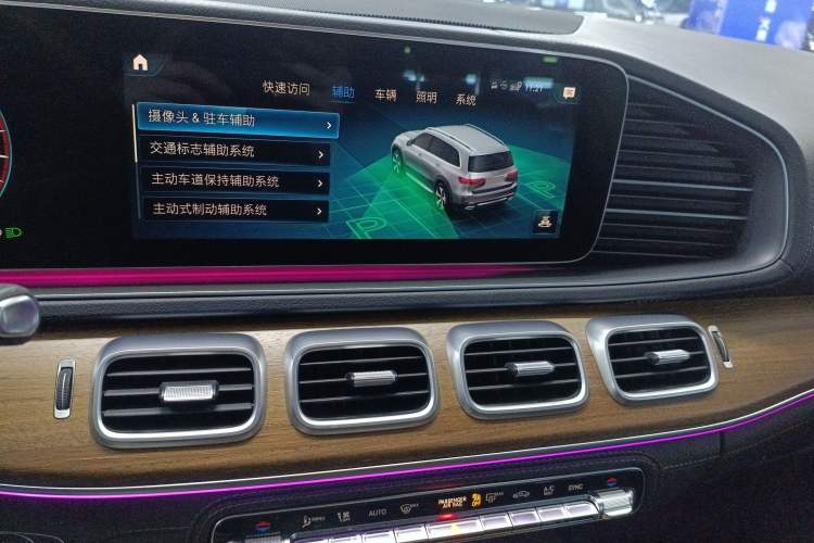 Used Mercedes-Benz GLS 2023 Second Facelift GLS 450 4MATIC Luxury Edition Audio And AC Panel