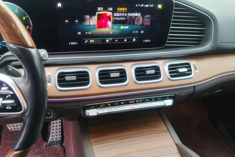 Used Mercedes-Benz GLS 2023 Refreshed GLS 450 4MATIC Luxury Edition Audio And AC Panel
