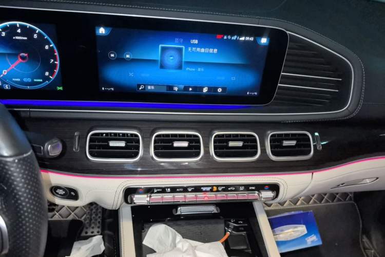 Used Mercedes-Benz GLS 2023 Refresh GLS 450 4MATIC Fashion Edition Audio And AC Panel