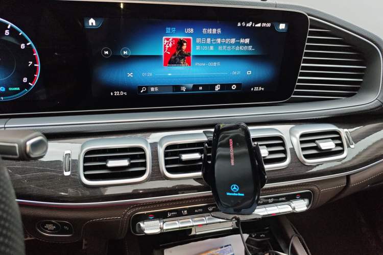 Used Mercedes-Benz GLS 2023 Second Facelift GLS 450 4MATIC Stylish Version Audio And AC Panel