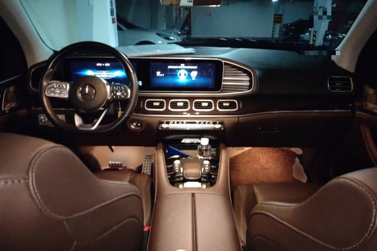 Used Mercedes-Benz GLS 2023 Second Facelift GLS 450 4MATIC Stylish Version Center Console