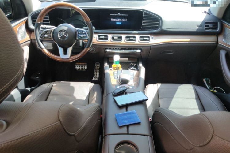 Used Mercedes-Benz GLS 2023 GLS 450 4MATIC Luxury Model Center Console