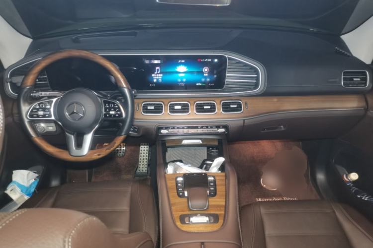Used Mercedes-Benz GLS 2023 GLS 450 4MATIC Luxury Model Center Console