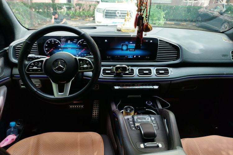 Used Mercedes-Benz GLS  Center Console