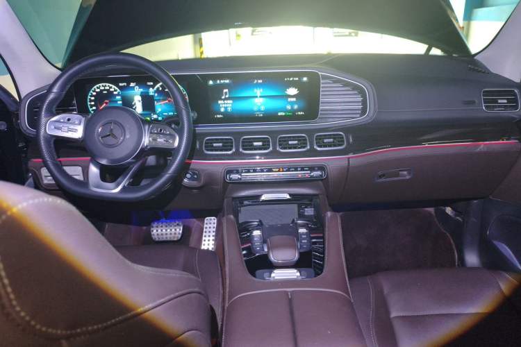 Used Mercedes-Benz GLS 2023 GLS 450 4MATIC Stylish Model Center Console