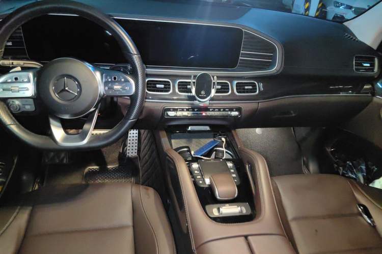 Used Mercedes-Benz GLS 2023 Refresh GLS 450 4MATIC Fashion Edition Center Console