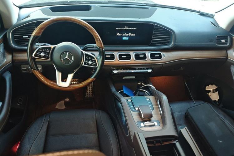 Used Mercedes-Benz GLS 2023 GLS 450 4MATIC Luxury Model Center Console