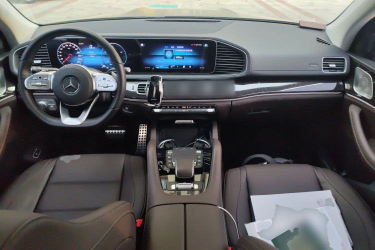 Used Mercedes-Benz GLS 2023 Second Facelift GLS 450 4MATIC Stylish Version Center Console