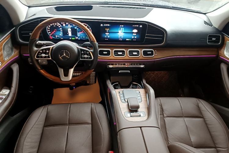 Used Mercedes-Benz GLS 2023 Second Facelift GLS 450 4MATIC Luxury Edition Center Console