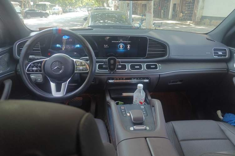 Used Mercedes-Benz GLS  Center Console