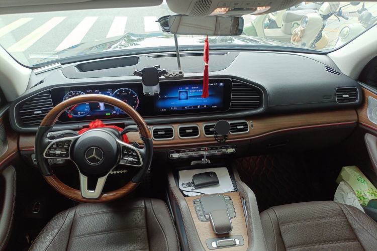 Used Mercedes-Benz GLS 2023 GLS 450 4MATIC Luxury Model Center Console