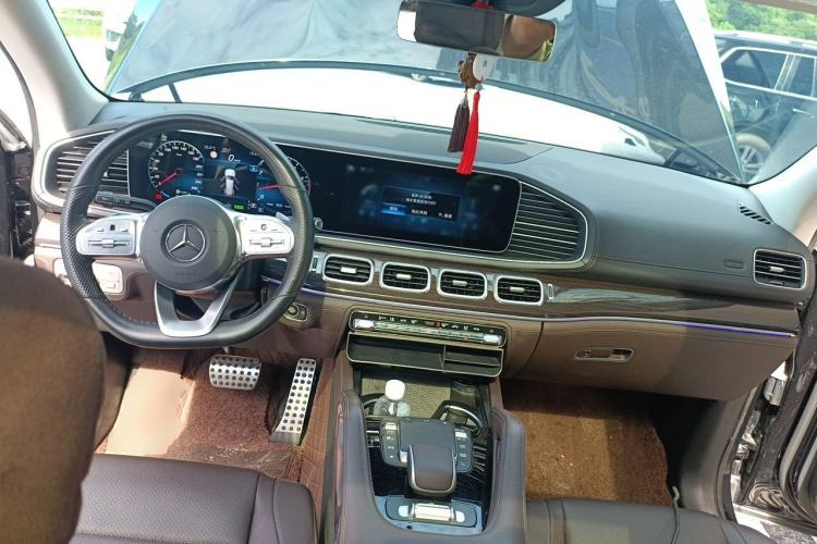 Used Mercedes-Benz GLS 2023 GLS 450 4MATIC Stylish Model Center Console