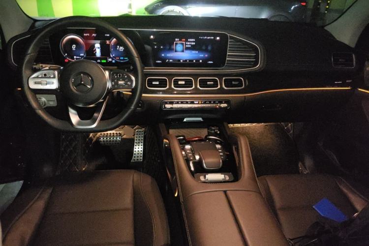Used Mercedes-Benz GLS 2023 Second Facelift GLS 450 4MATIC Stylish Version Center Console