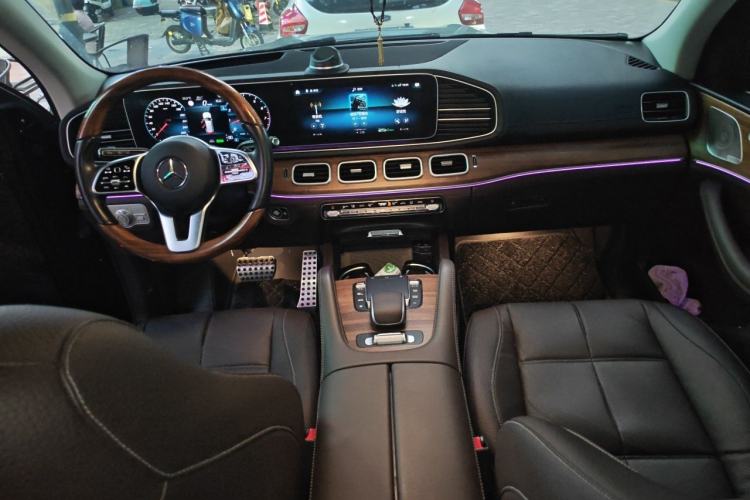 Used Mercedes-Benz GLS 2023 Refreshed GLS 450 4MATIC Luxury Edition Center Console