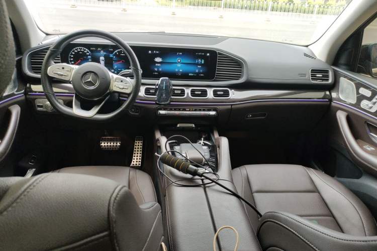 Used Mercedes-Benz GLS 2023 Second Facelift GLS 450 4MATIC Stylish Version Center Console