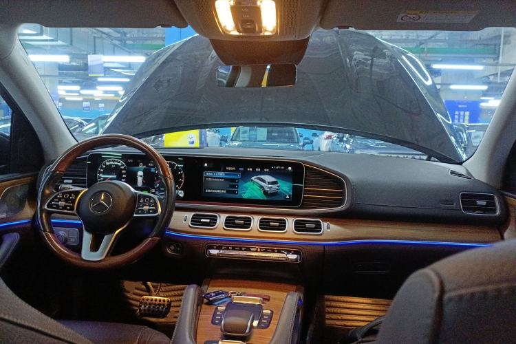 Used Mercedes-Benz GLS 2023 Second Facelift GLS 450 4MATIC Luxury Edition Center Console