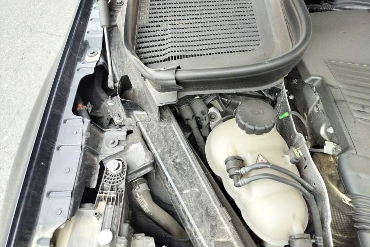 Used Mercedes-Benz GLS  Engine Bay Right