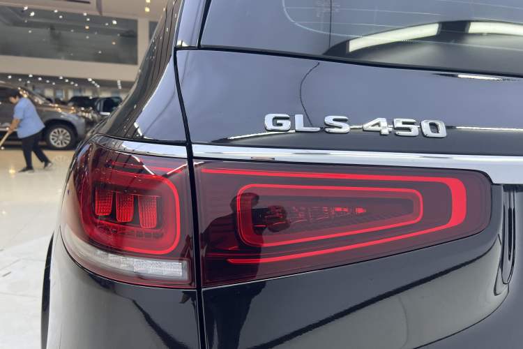 Used Mercedes-Benz GLS 2023 Refresh GLS 450 4MATIC Fashion Edition Exterior 9