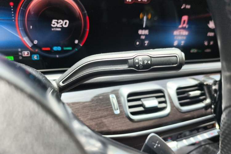Used Mercedes-Benz GLS 2023 Second Facelift GLS 450 4MATIC Stylish Version Gear Lever