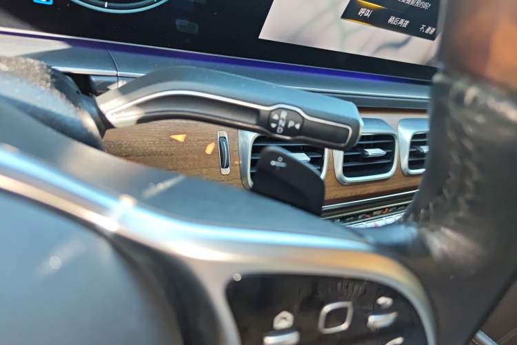 Used Mercedes-Benz GLS 2023 Refreshed GLS 450 4MATIC Luxury Edition Gear Lever