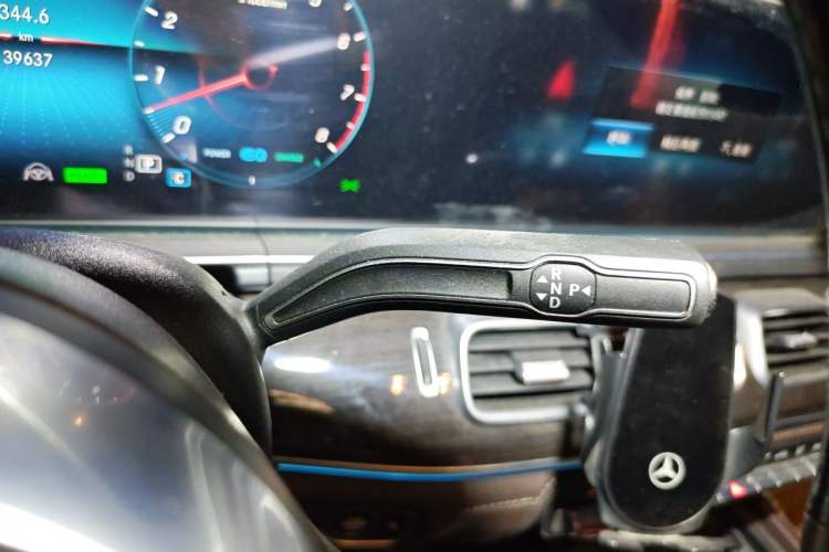 Used Mercedes-Benz GLS 2023 Refresh GLS 450 4MATIC Fashion Edition Gear Lever