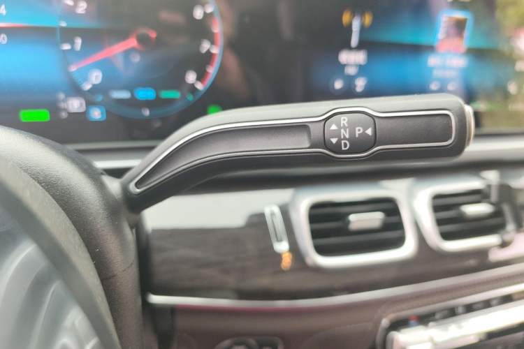 Used Mercedes-Benz GLS 2023 Second Facelift GLS 450 4MATIC Stylish Version Gear Lever