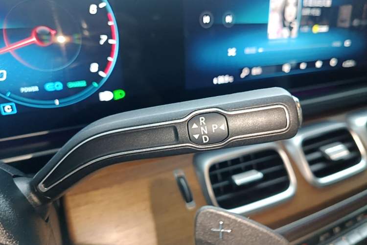 Used Mercedes-Benz GLS 2023 Second Facelift GLS 450 4MATIC Luxury Edition Gear Lever