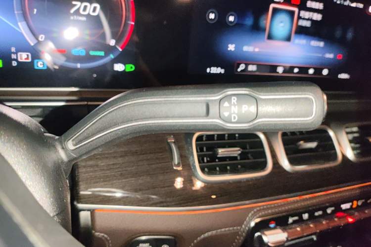 Used Mercedes-Benz GLS 2023 Second Facelift GLS 450 4MATIC Stylish Version Gear Lever