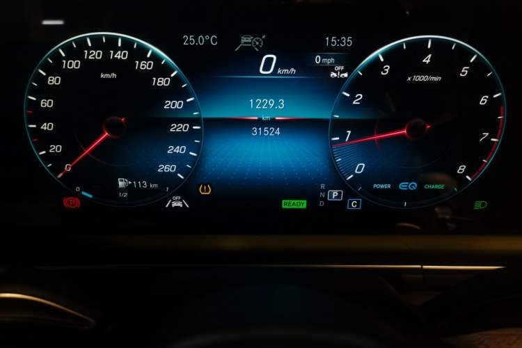 Used Mercedes-Benz GLS 2023 GLS 450 4MATIC Luxury Model Instrument Cluster