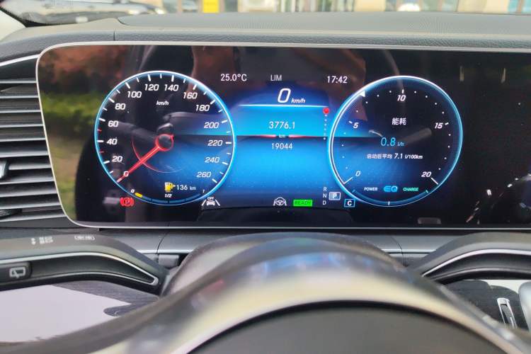 Used Mercedes-Benz GLS 2023 Second Facelift GLS 450 4MATIC Stylish Version Instrument Cluster